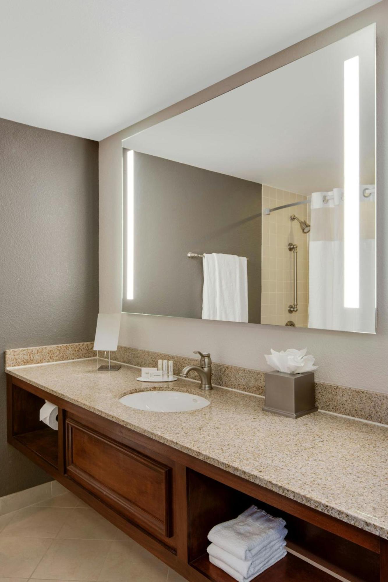Courtyard By Marriott Boston Logan Airport Exterior foto