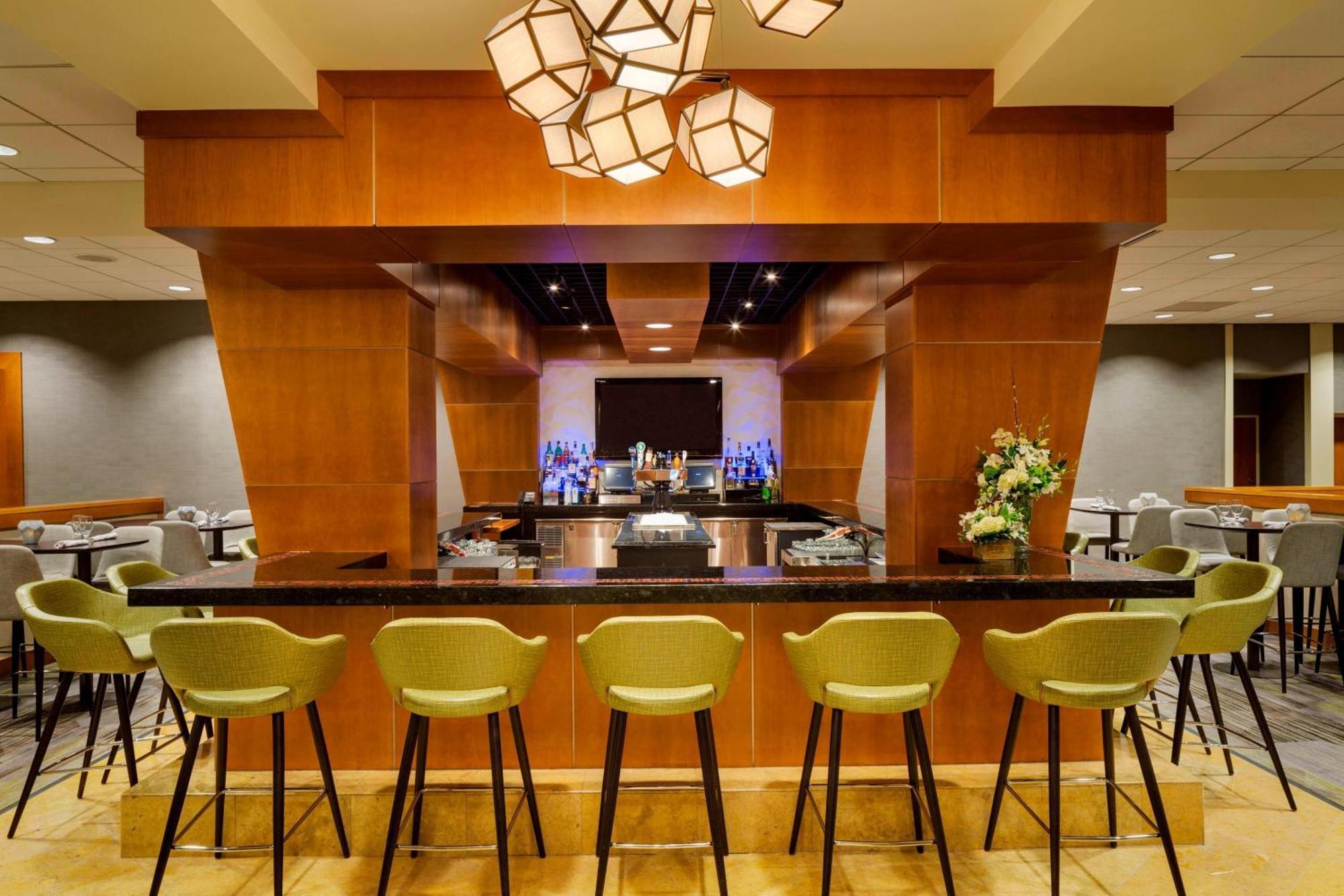 Courtyard By Marriott Boston Logan Airport Exterior foto