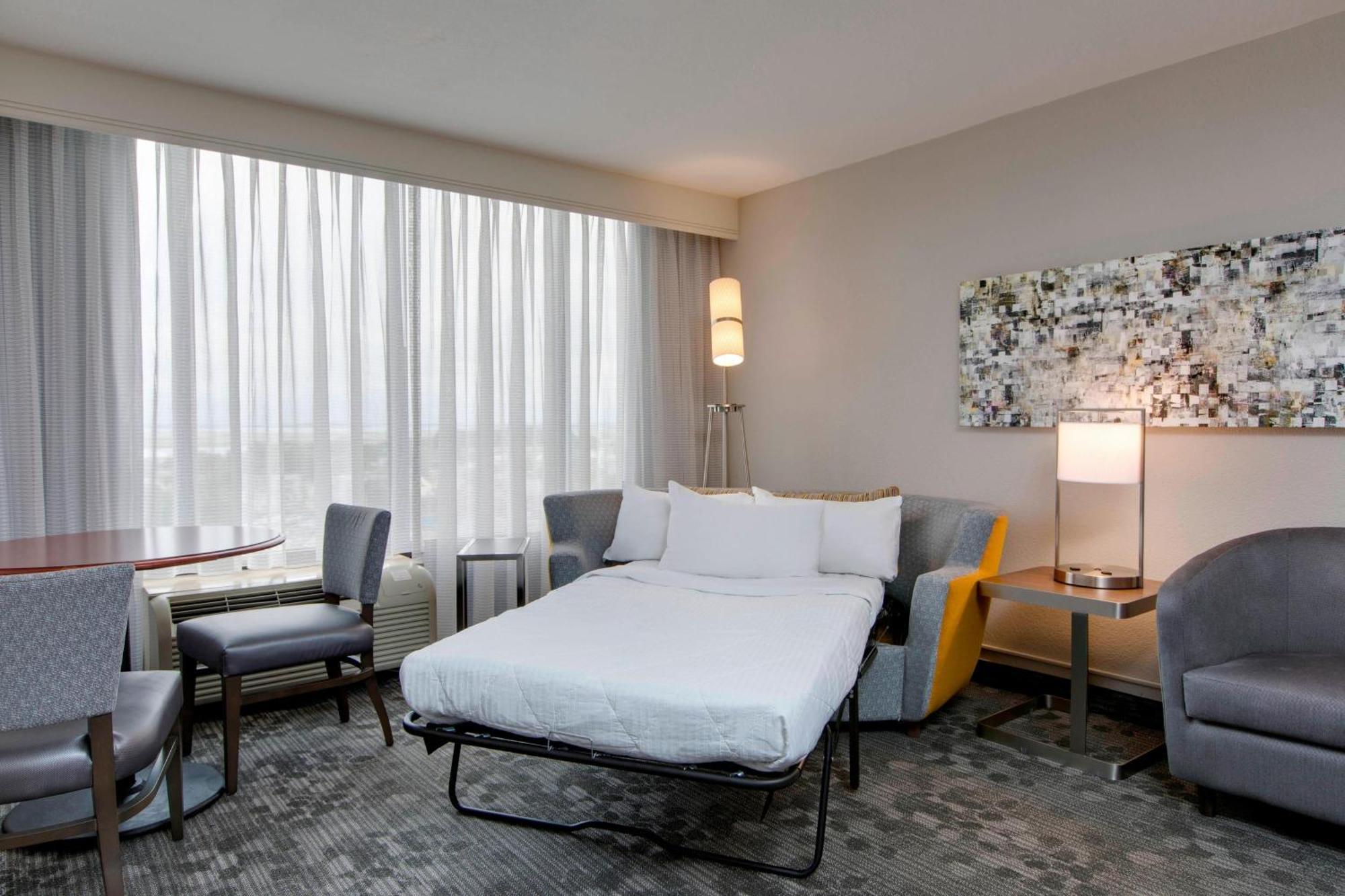 Courtyard By Marriott Boston Logan Airport Exterior foto