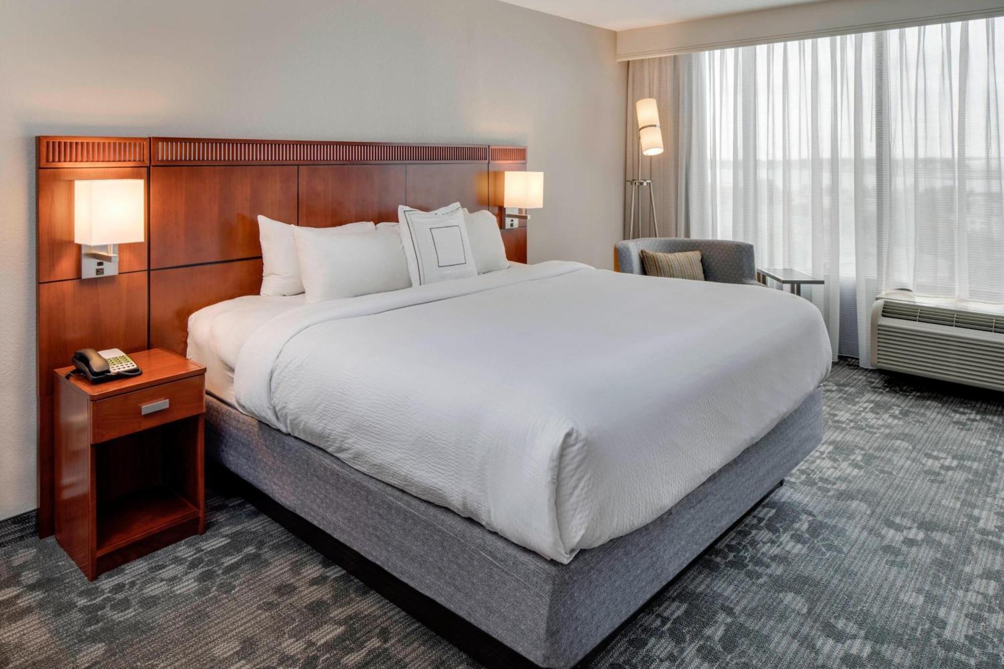 Courtyard By Marriott Boston Logan Airport Exterior foto