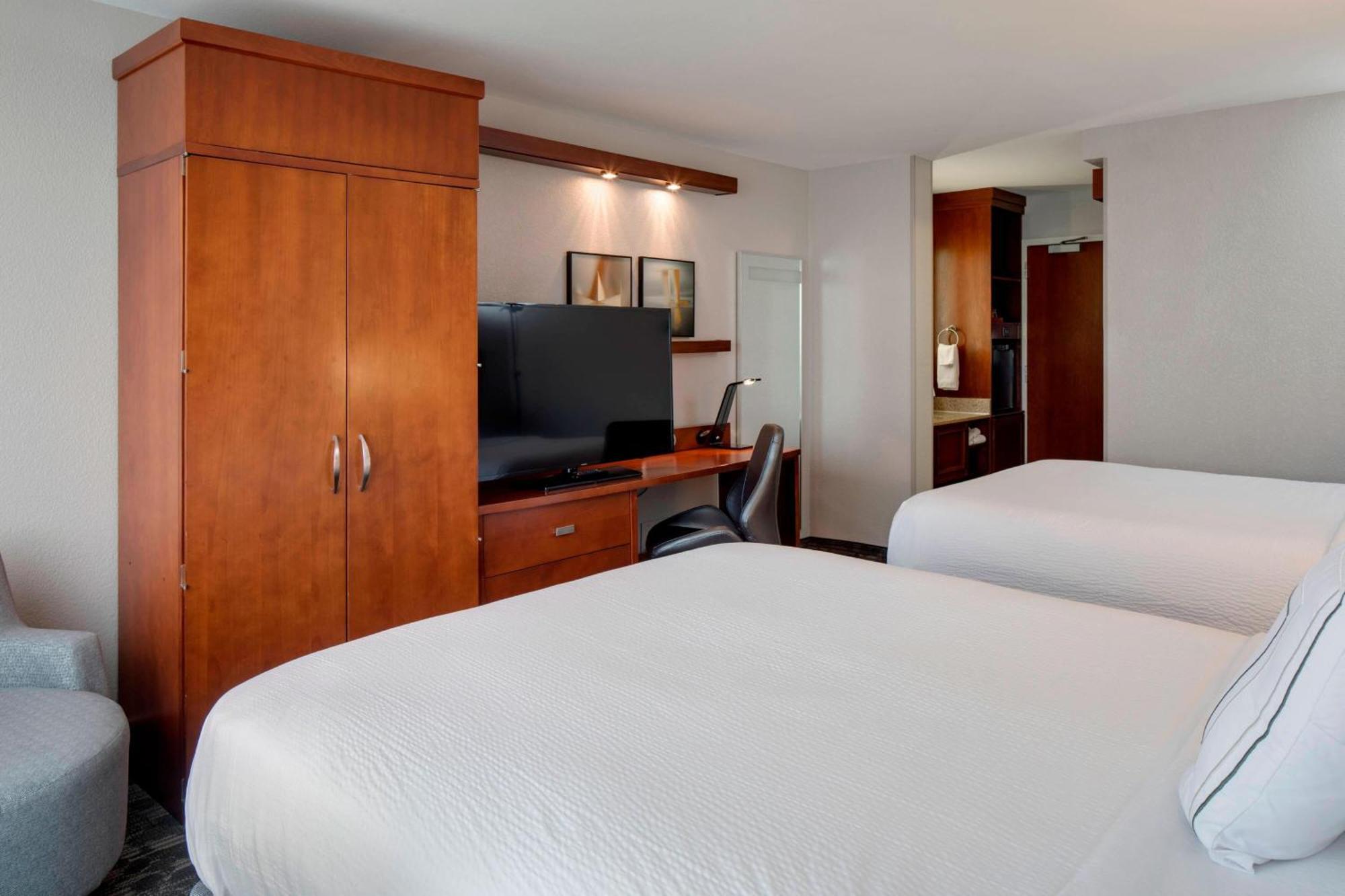 Courtyard By Marriott Boston Logan Airport Exterior foto
