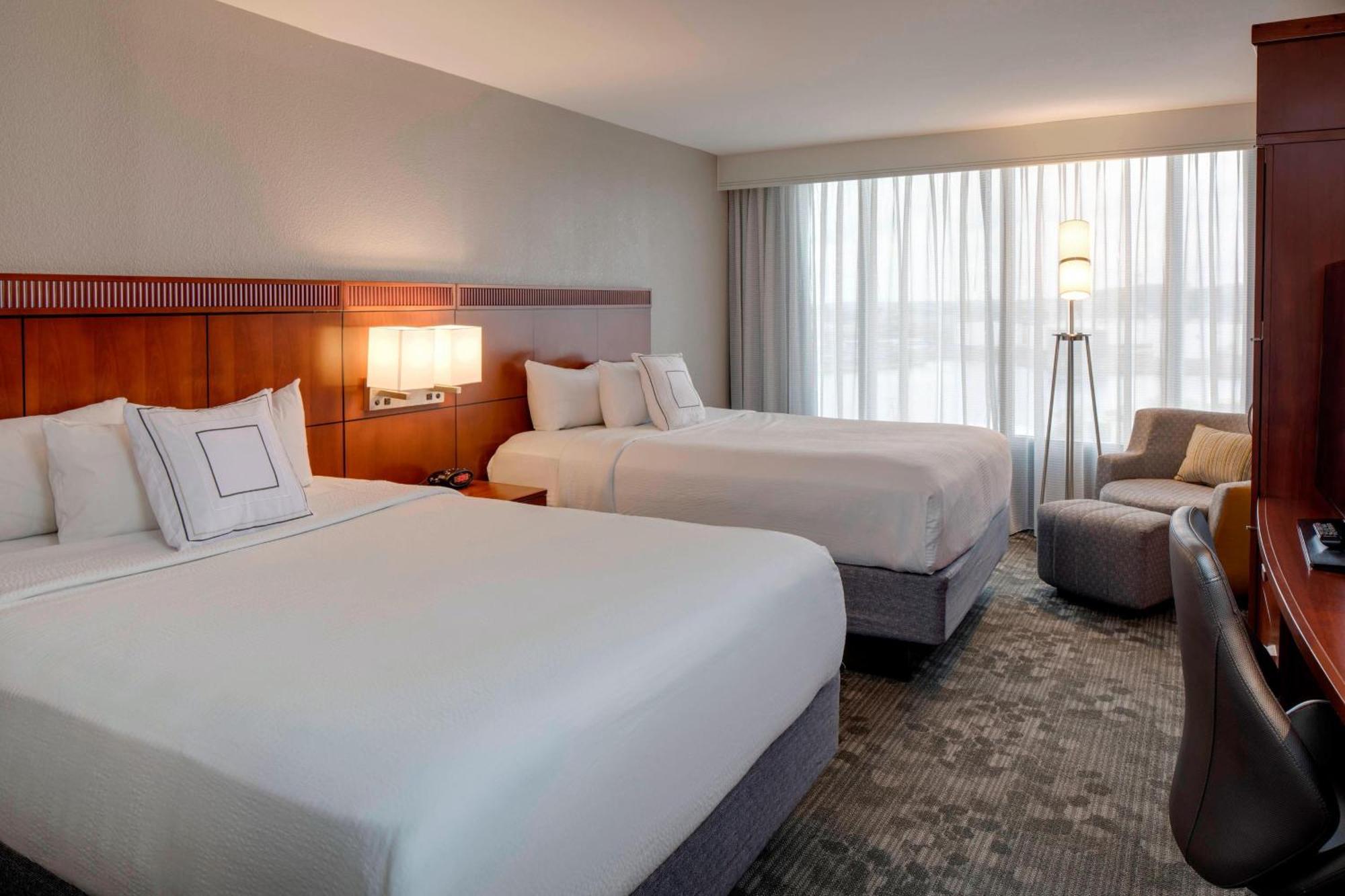 Courtyard By Marriott Boston Logan Airport Exterior foto