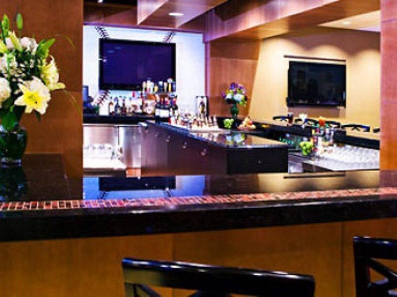 Courtyard By Marriott Boston Logan Airport Exterior foto