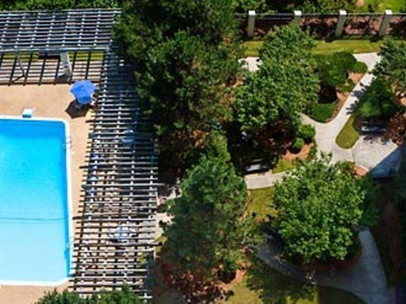 Courtyard By Marriott Boston Logan Airport Exterior foto
