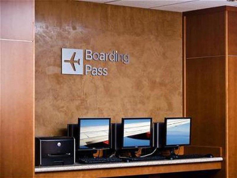 Courtyard By Marriott Boston Logan Airport Exterior foto