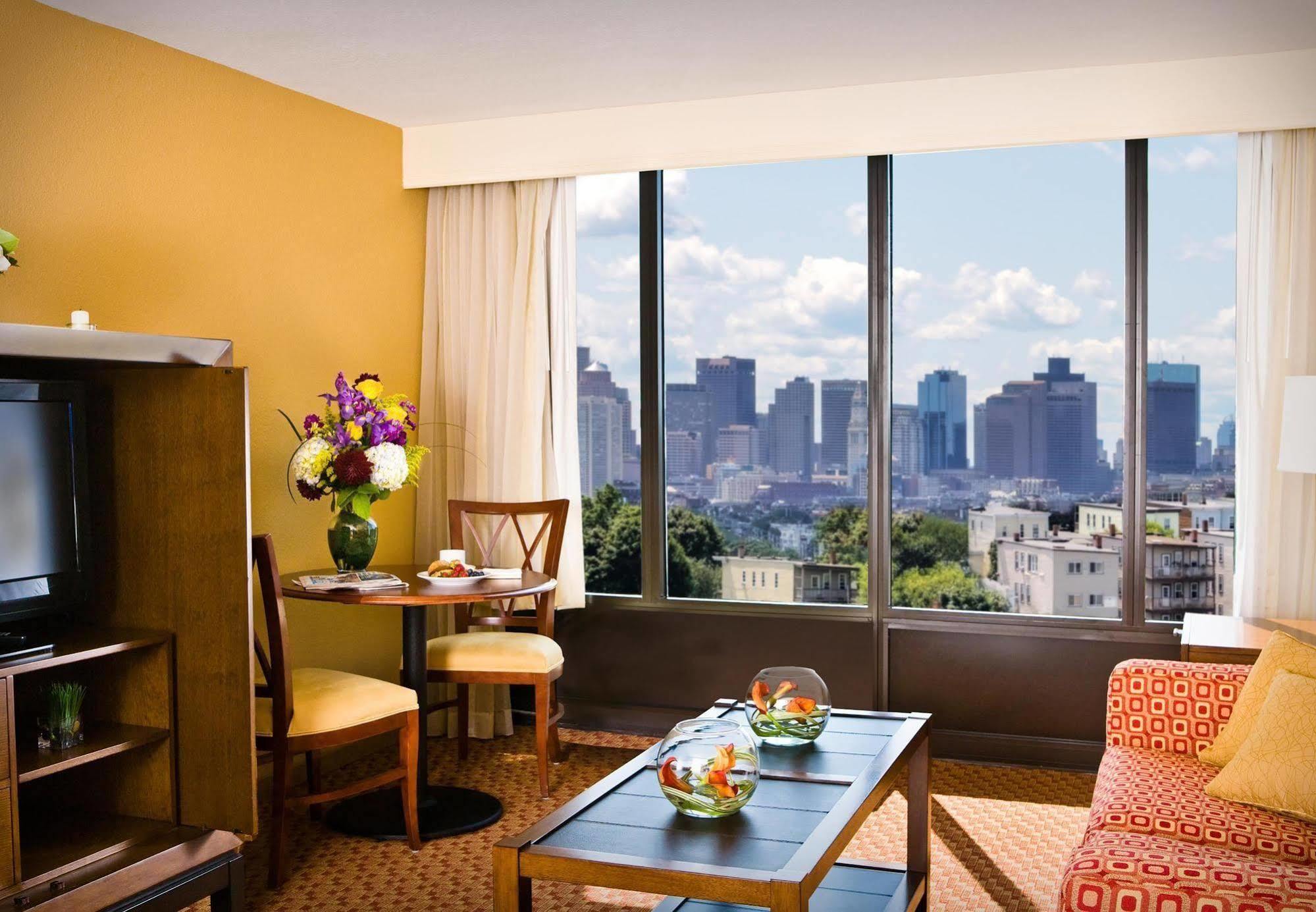 Courtyard By Marriott Boston Logan Airport Exterior foto